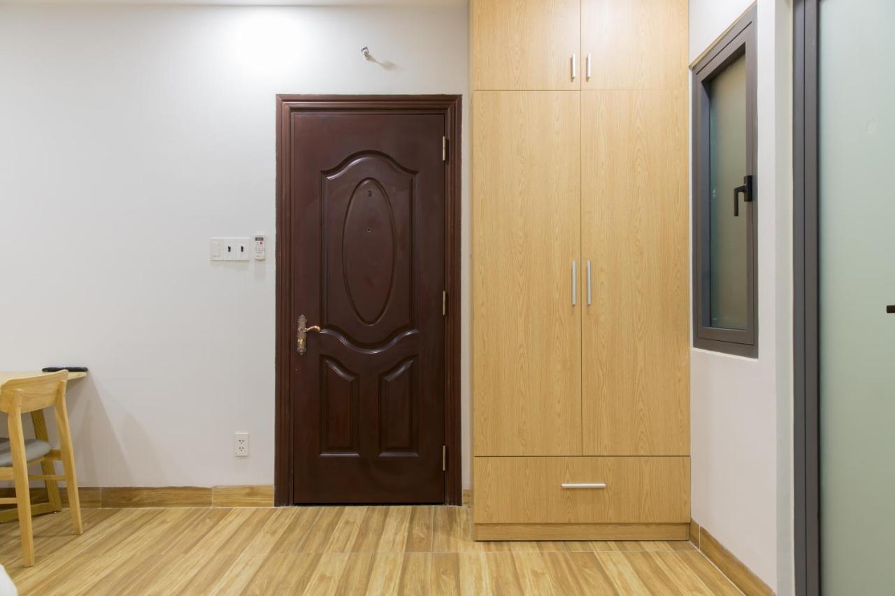 Отель Reddoorz Premium Near E-Town Хошимин Экстерьер фото