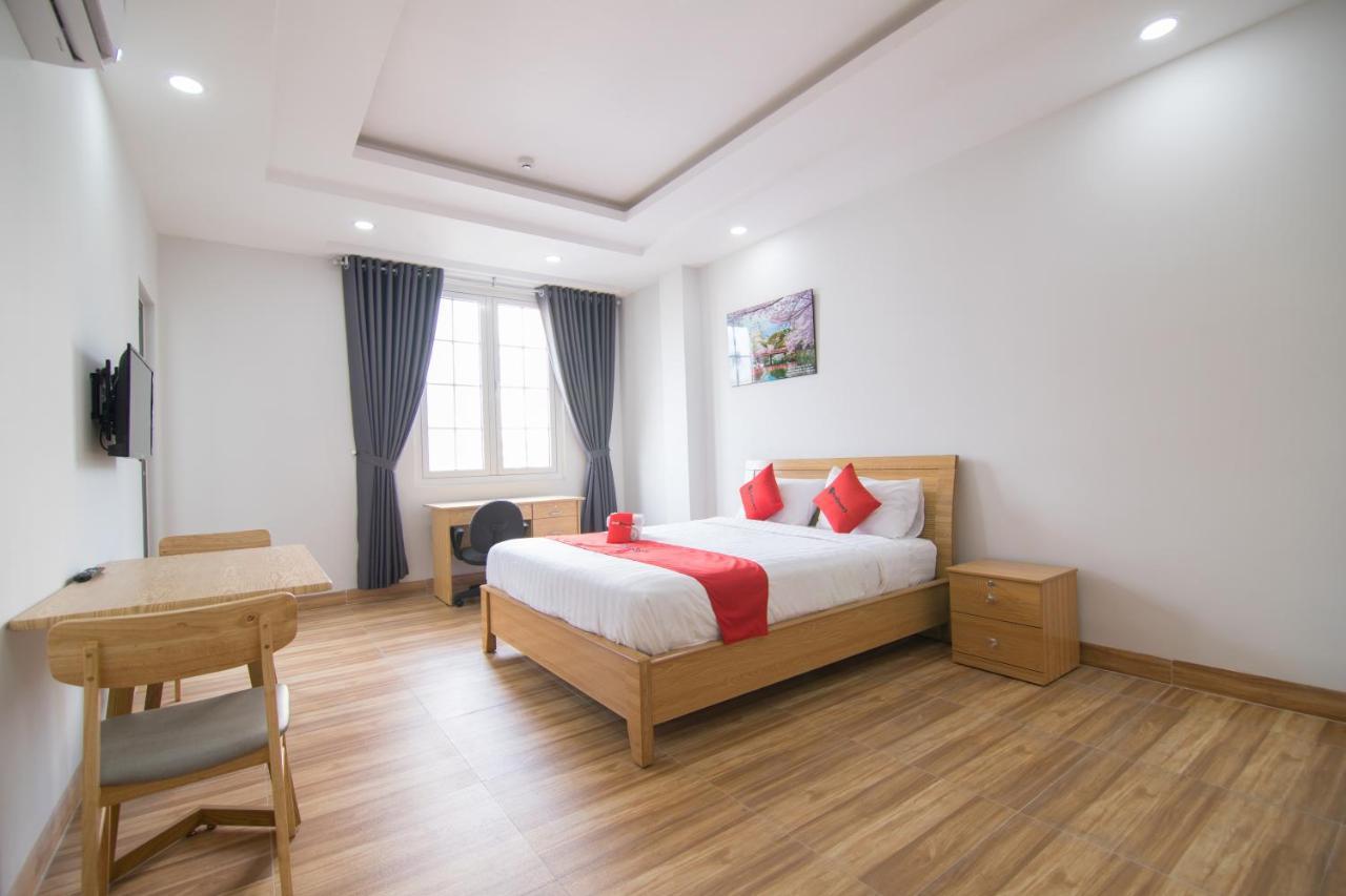 Отель Reddoorz Premium Near E-Town Хошимин Экстерьер фото