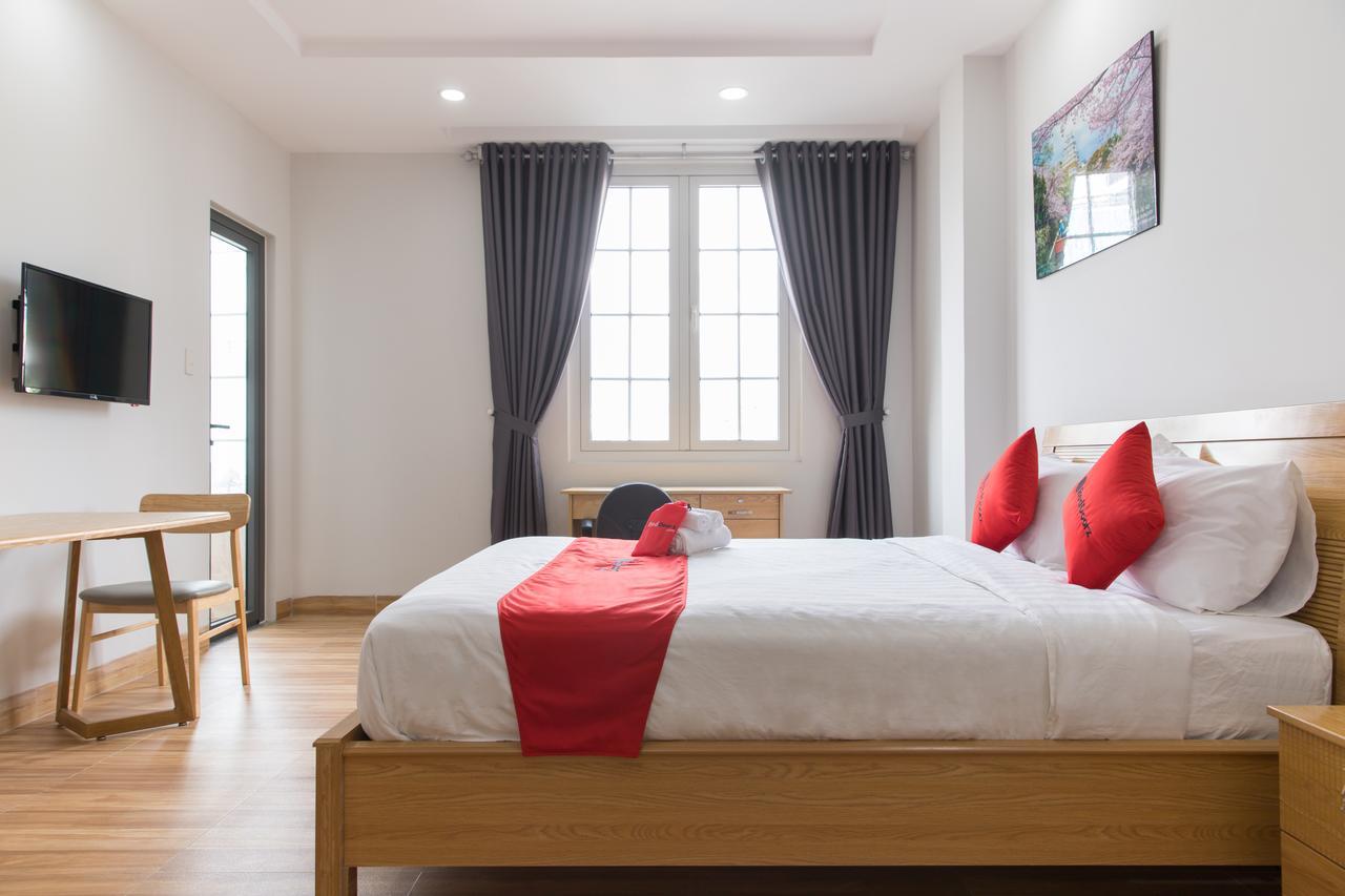 Отель Reddoorz Premium Near E-Town Хошимин Экстерьер фото