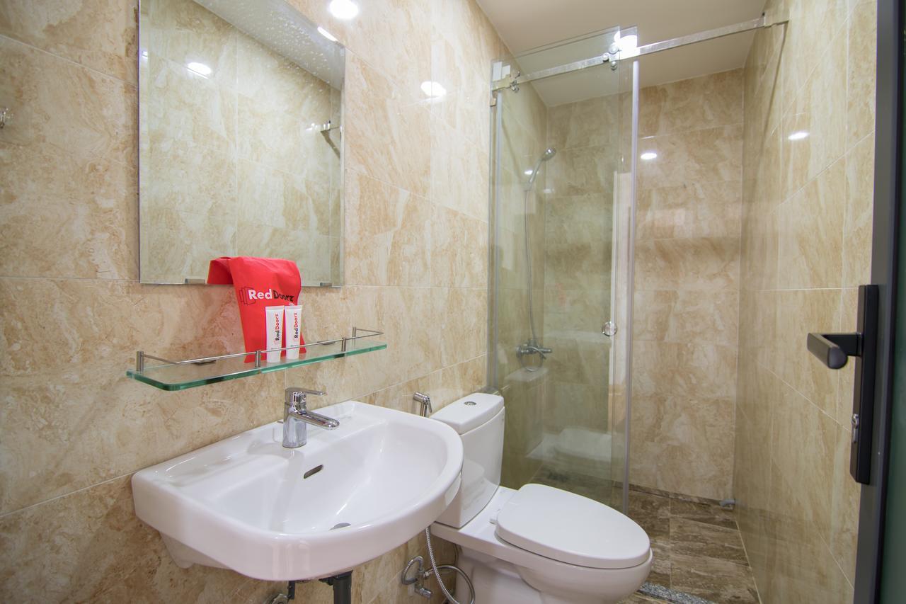 Отель Reddoorz Premium Near E-Town Хошимин Экстерьер фото