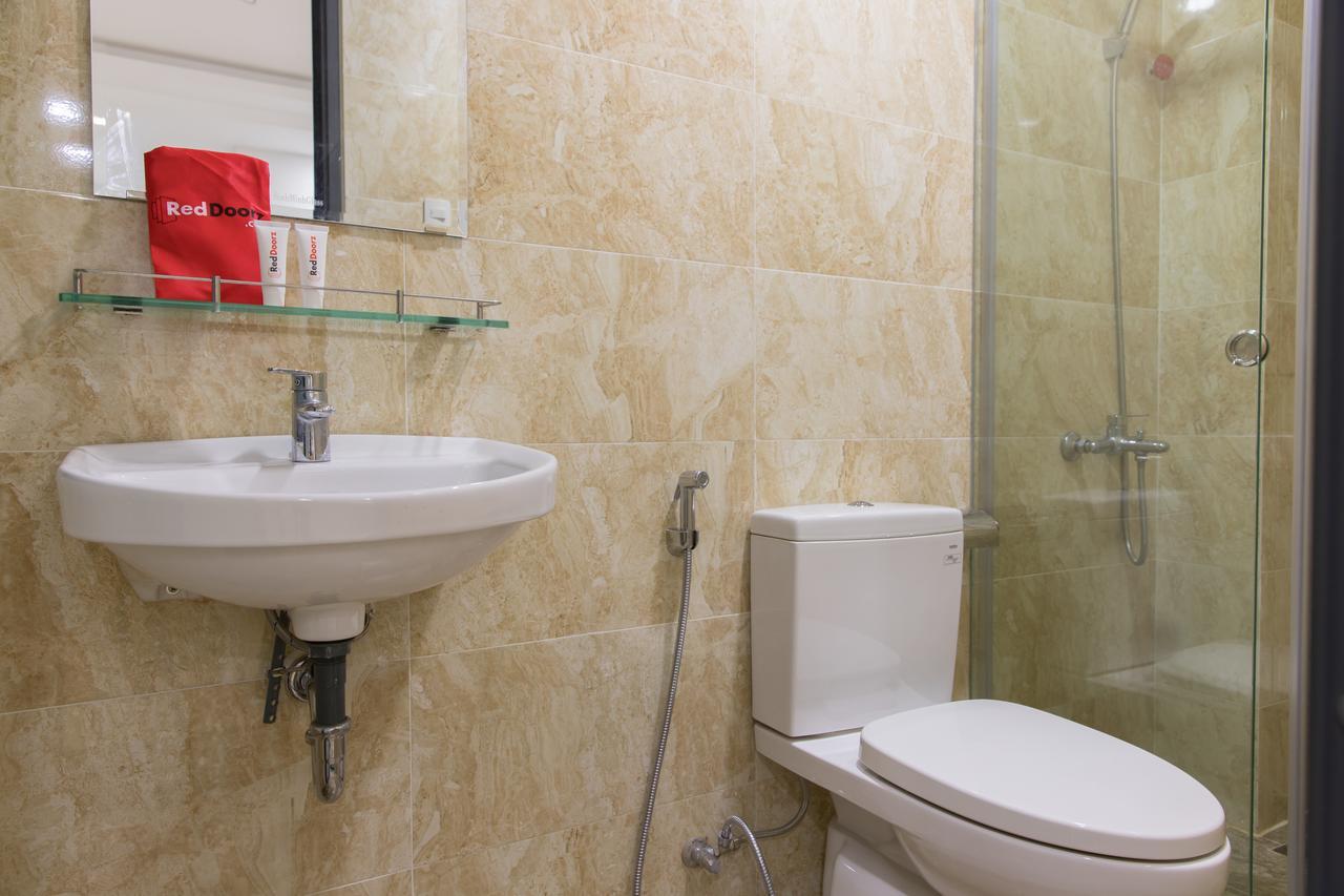 Отель Reddoorz Premium Near E-Town Хошимин Экстерьер фото